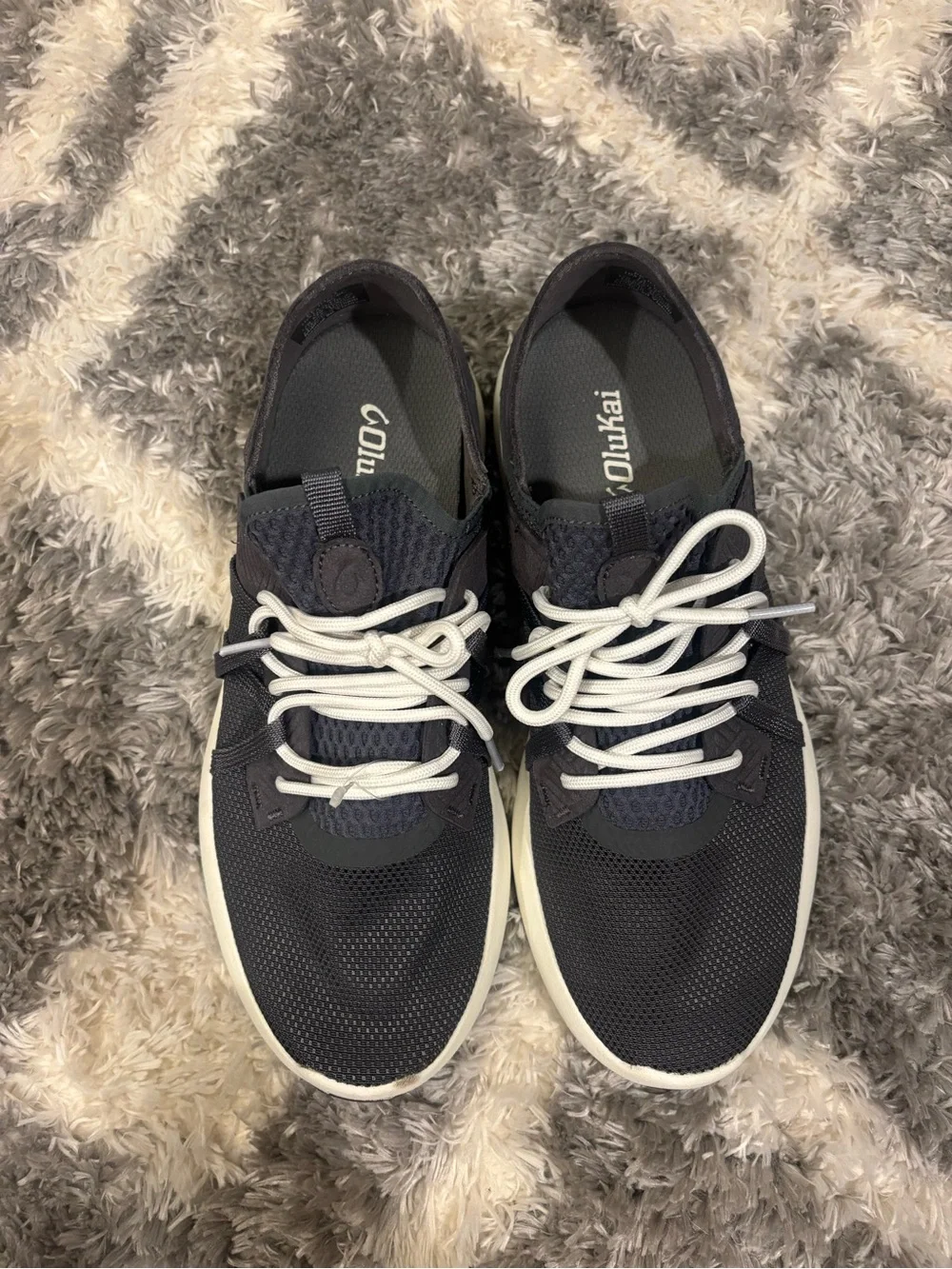 Olukai men’s Holo sneakers. Lace up. Men’s size 9. NWOT